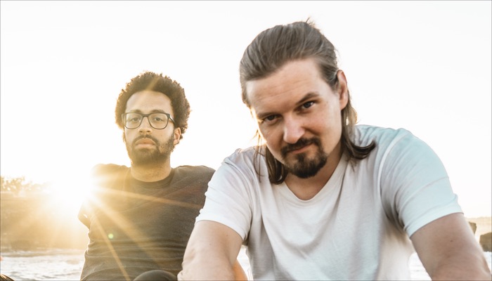 Treptow veröffentlich vor der Singleauskopplung von Burgen aus Sand einen Remix des Songs von Leif Bent